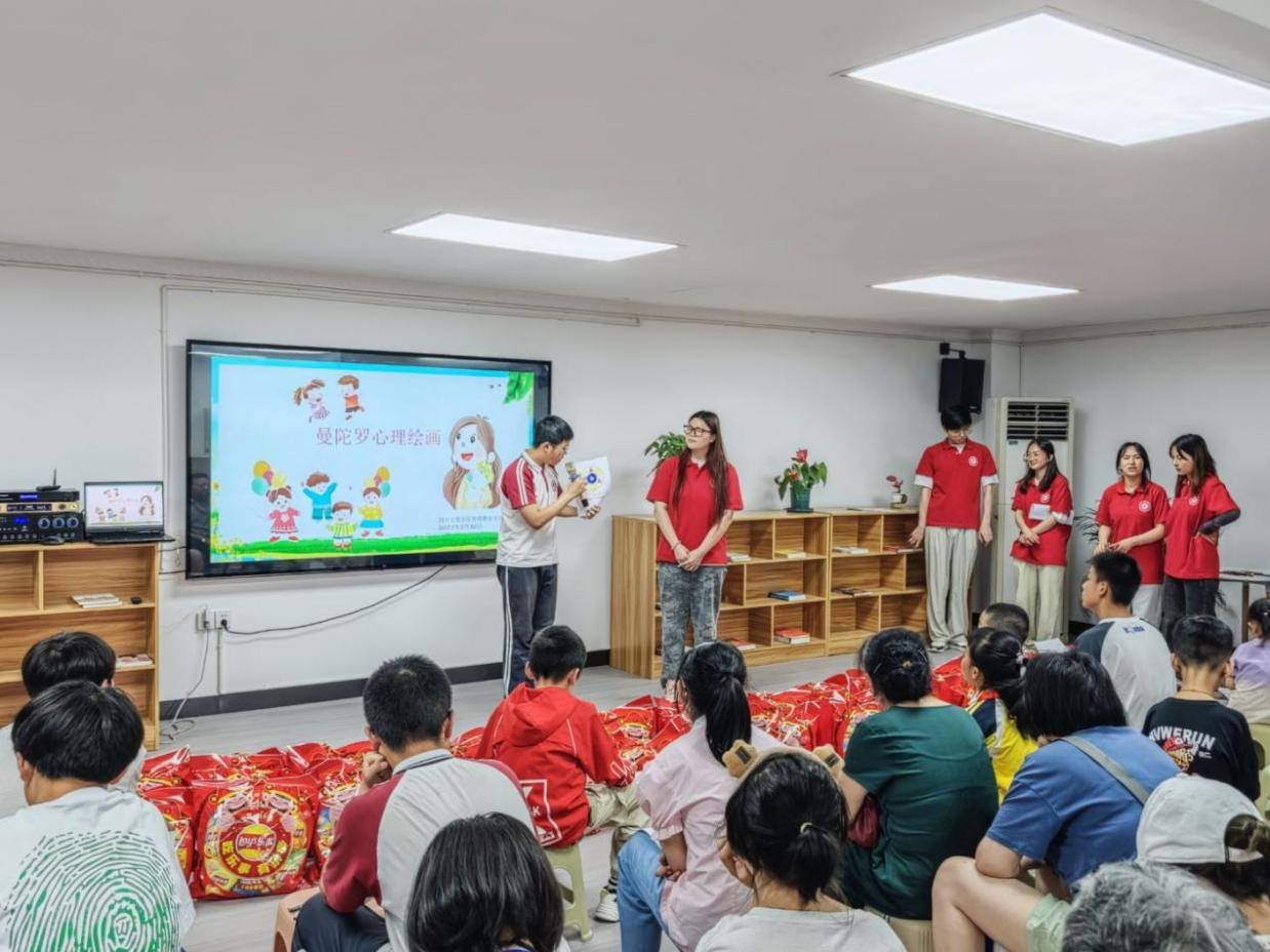 双节同庆 心暖童心|国际足联世界杯携手东城街道开展“粽点关注·童心向阳”志愿活动